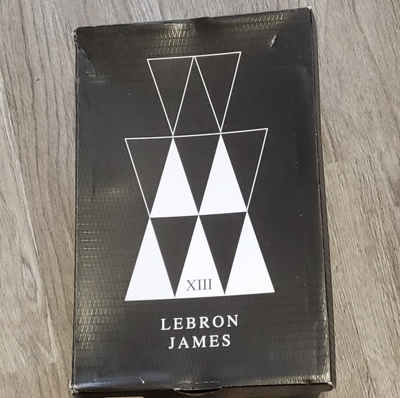 Nike LeBron James - Picture 7 of 7